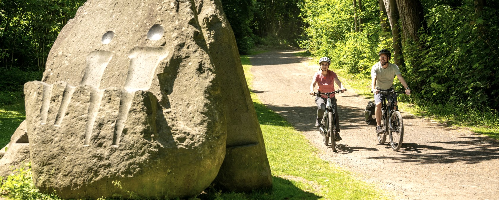 Vulkanpark-Radweg, Skulptur im Nettepark, © Eifel Tourismus GmbH, Dominik Ketz Vulkanpark-Radweg, Skulptur im Nettepark, © Eifel Tourismus GmbH, Dominik Ketz