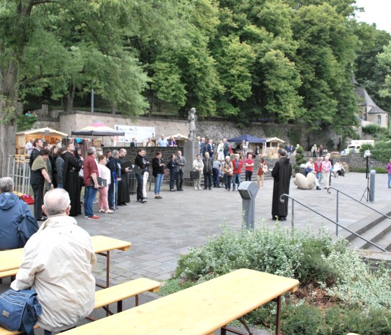 Klostermarkt 2022 - Kirchenvorplatz, © Kloster Maria Laach - Sebastian Kriesmer Klostermarkt 2022 - Kirchenvorplatz, © Kloster Maria Laach - Sebastian Kriesmer
