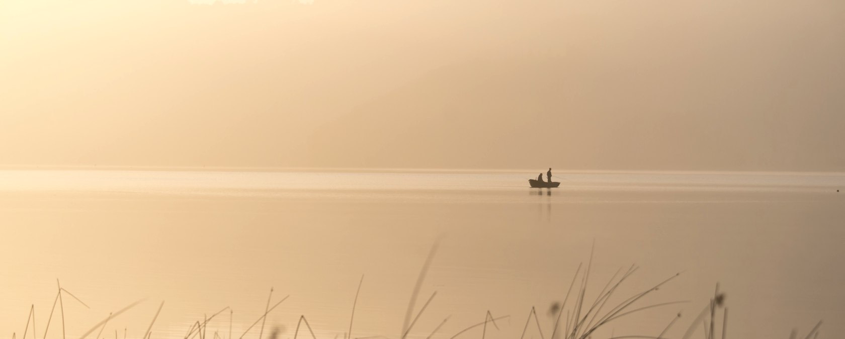 2. Station - See mit Fischerboot, © Kappest/Vulkanregion Laacher See 2. Station - See mit Fischerboot, © Kappest/Vulkanregion Laacher See