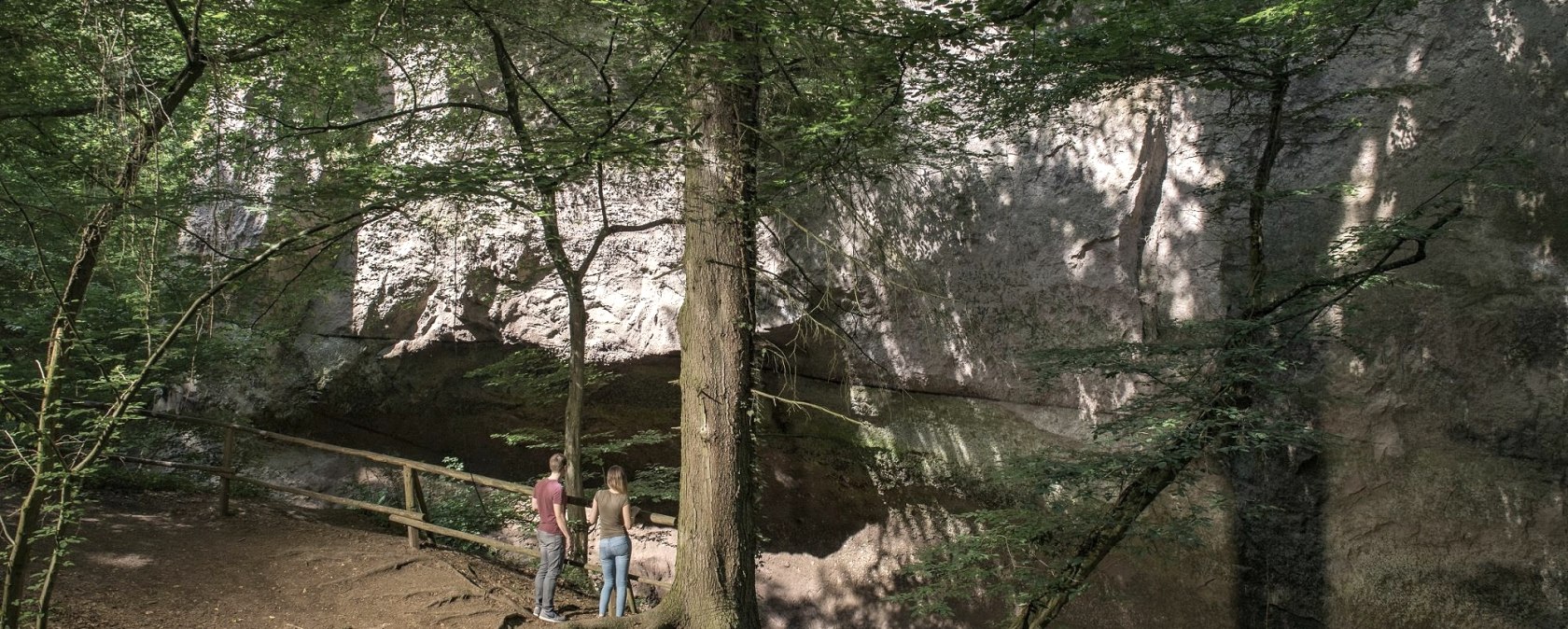 Wandern in der Wolfsschlucht, © Kappest/Vulkanregion Laacher See Wandern in der Wolfsschlucht, © Kappest/Vulkanregion Laacher See