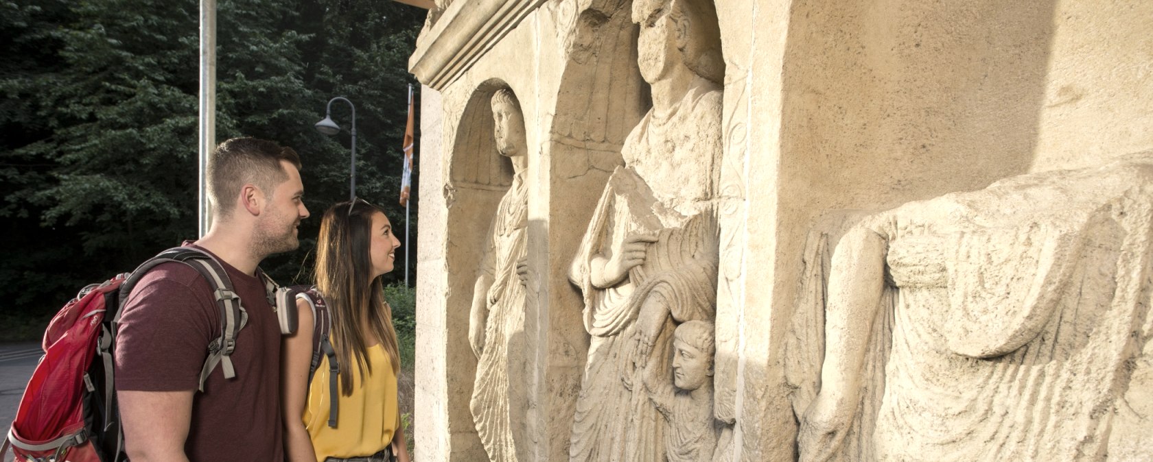 11. Station - Nieschengrab, © Kappest/Vulkanregion Laacher See 11. Station - Nieschengrab, © Kappest/Vulkanregion Laacher See