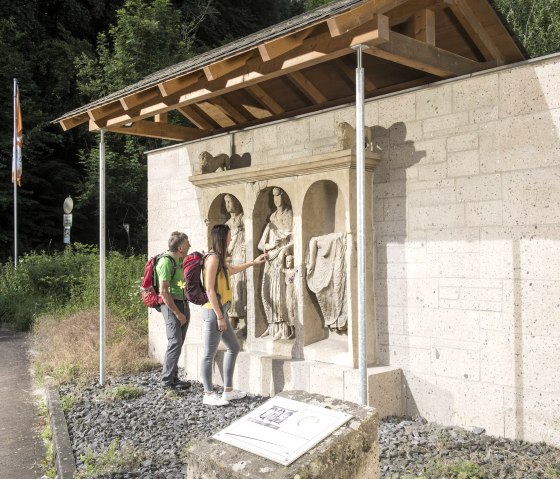 Stelengrab, © Kappest/Vulkanregion Laacher See Stelengrab, © Kappest/Vulkanregion Laacher See