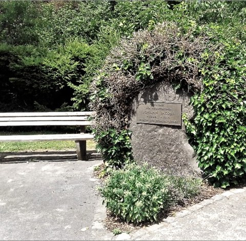 Gedenkstein für Johann Jacobs, © Kultur- und Heimatverein Niederzissen Gedenkstein für Johann Jacobs, © Kultur- und Heimatverein Niederzissen