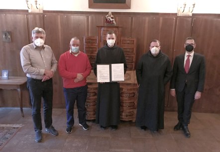 Vertrag Renovierung Orgel Maria Laach, © Kloster Maria Laach - Sebastian Kriesmer Vertrag Renovierung Orgel Maria Laach, © Kloster Maria Laach - Sebastian Kriesmer