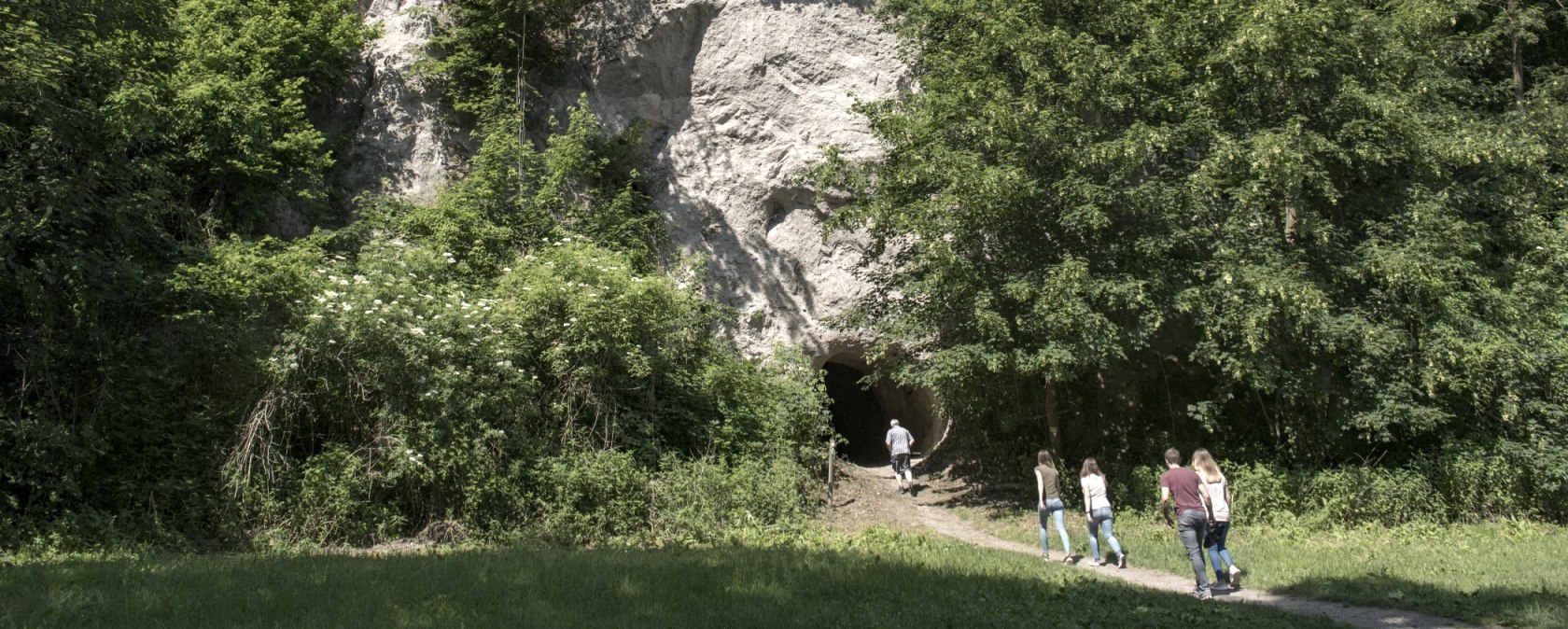 4.Station - Trasshöhlen, © Kappest/Vulkanregion Laacher See 4.Station - Trasshöhlen, © Kappest/Vulkanregion Laacher See
