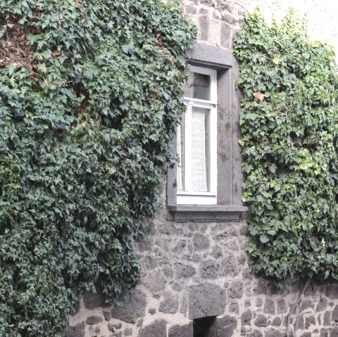 Häuser aus Vulkangestein, © VG Pellenz/Chagas da Silva Häuser aus Vulkangestein, © VG Pellenz/Chagas da Silva