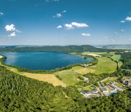 Luftbild vom Laacher See, © Eifel Tourismus GmbH, Dominik Ketz
