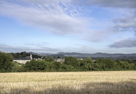 Blick auf Saffig und Barockkirche, © VG Pellenz/Klaus Peter Kappest Blick auf Saffig und Barockkirche, © VG Pellenz/Klaus Peter Kappest