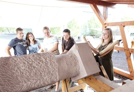 Wir bauen einen Palast, Steindrehbank, © Vulkanpark GmbH/Simon_Zimpfer Wir bauen einen Palast, Steindrehbank, © Vulkanpark GmbH/Simon_Zimpfer