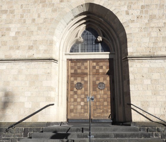 St. Florinus - Eingang, © VG Mendig/Neideck St. Florinus - Eingang, © VG Mendig/Neideck