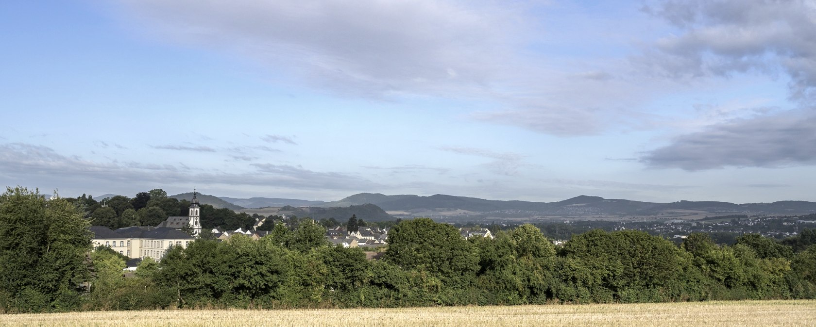 Blick auf Saffig mit Barockkirche, © VG Pellenz/Klaus Peter Kappest Blick auf Saffig mit Barockkirche, © VG Pellenz/Klaus Peter Kappest