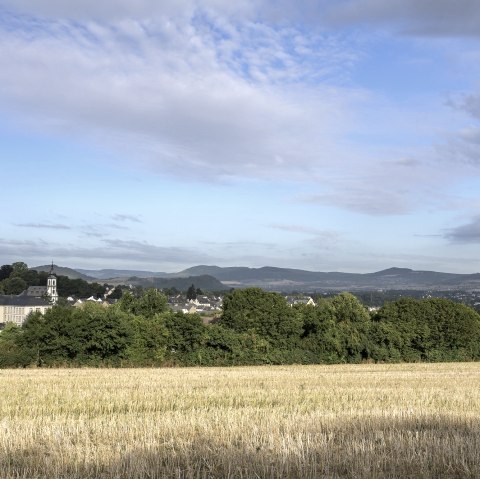 Blick auf Saffig und Barockkirche, © VG Pellenz/Klaus Peter Kappest Blick auf Saffig und Barockkirche, © VG Pellenz/Klaus Peter Kappest