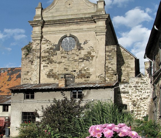 Buchholz Abbey sits quietly enthroned above the Brohl Valley and combines medieval history with a peaceful landscape., © Walter Müller Buchholz Abbey sits quietly enthroned above the Brohl Valley and combines medieval history with a peaceful landscape., © Walter Müller