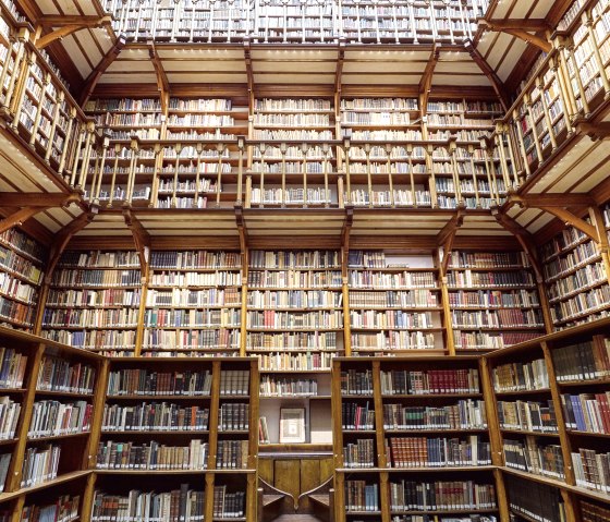 Jesuiten Bibliothek Maria Laach, © Seehotel Maria Laach Jesuiten Bibliothek Maria Laach, © Seehotel Maria Laach