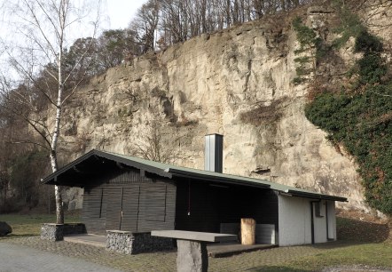 Hütte an der Tuffsteilwand, © VG Mendig/Neideck Hütte an der Tuffsteilwand, © VG Mendig/Neideck