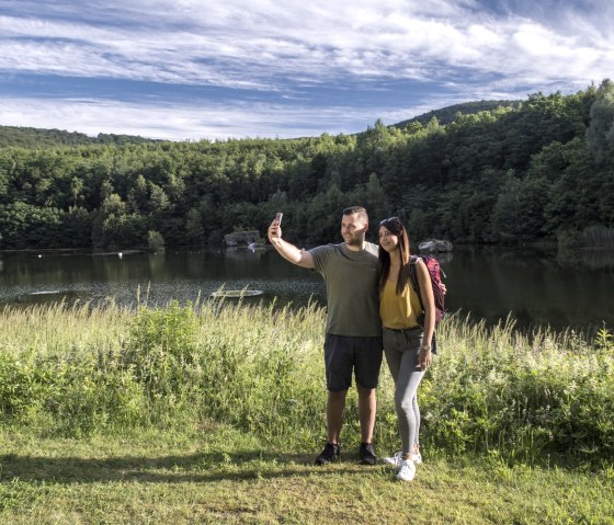 Selfie am Krufter Waldsee, © Kappest/Vulkanregion Laacher See Selfie am Krufter Waldsee, © Kappest/Vulkanregion Laacher See