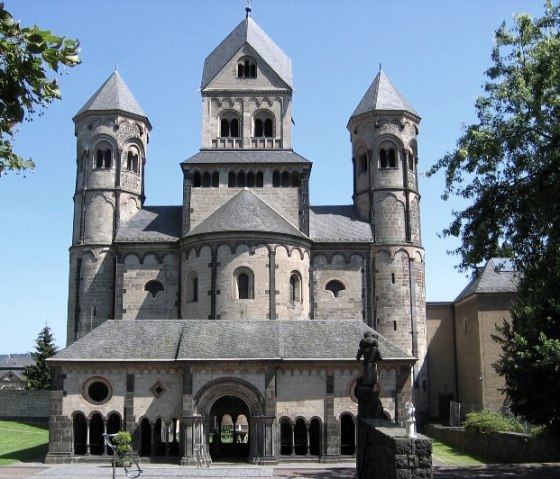 Frontansicht der Abteikirche Maria Laach, © Vulkanregion Laacher See, Walter Müller Frontansicht der Abteikirche Maria Laach, © Vulkanregion Laacher See, Walter Müller
