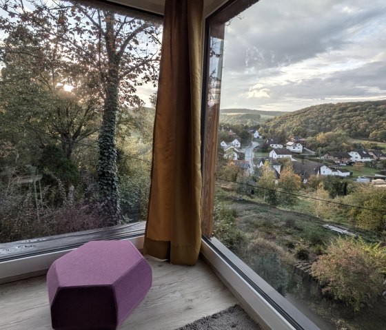 Fensterfront Ausblick über Schalkenbach Fensterfront Ausblick über Schalkenbach