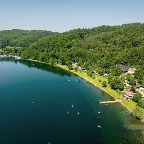 Lac de Laach avec club de voile et camping, © Eifeltourismus GmbH, Dominik Ketz