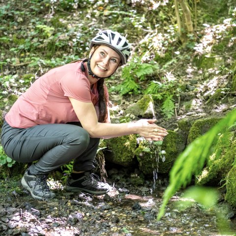 Erfrischung an der Quelle im Nettepark, &copy; Eifel Tourismus GmbH/Dominik Ketz