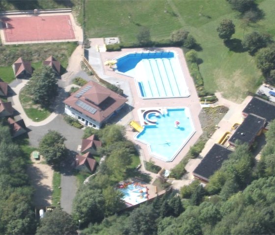 Schwimmbad, &copy; VG Brohltal