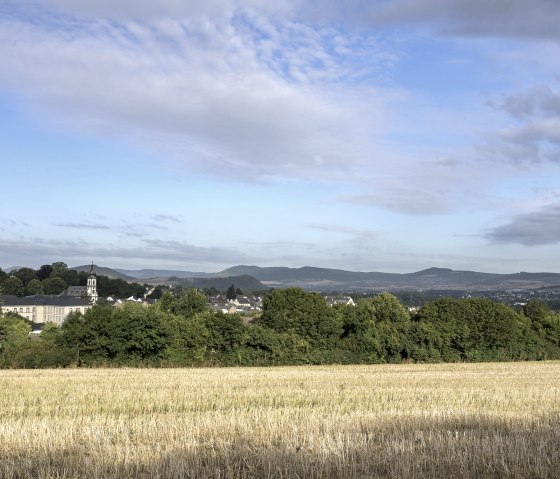 Blick auf Saffig mit Barockkirche, &copy; VG Pellenz/Klaus Peter Kappest