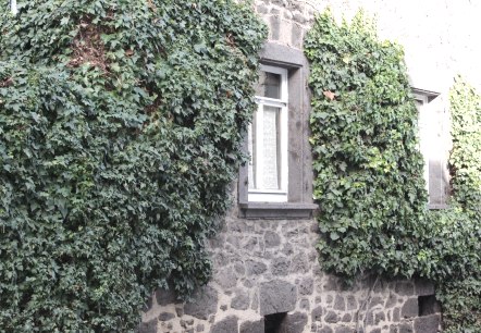 Häuser aus Vulkangestein, © VG Pellenz/Chagas da Silva