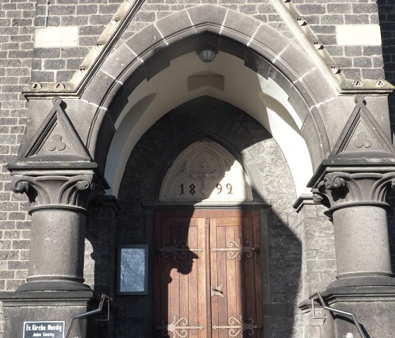 Evangelische Kirche Mendig - Eingang, &copy; VG Mendig/Neideck