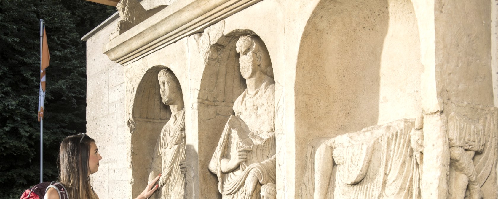 Nischengrabmal, &copy; Kappest/Vulkanregion Laacher See