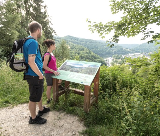 De Wolfshügel bij Einruhr op de Eifelsteig, © Eifel Tourismus/D. Ketz