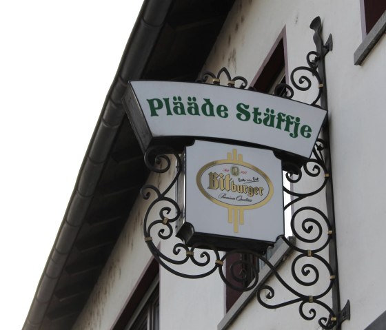 Pl&auml;&auml;de St&uuml;ffje - Dorfplatz, &copy; VG Pellenz/Chagas da Silva