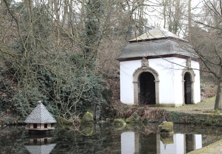 Grottenpavillion gegenüber von Khans, © VG Pellenz/Chagas da Silva