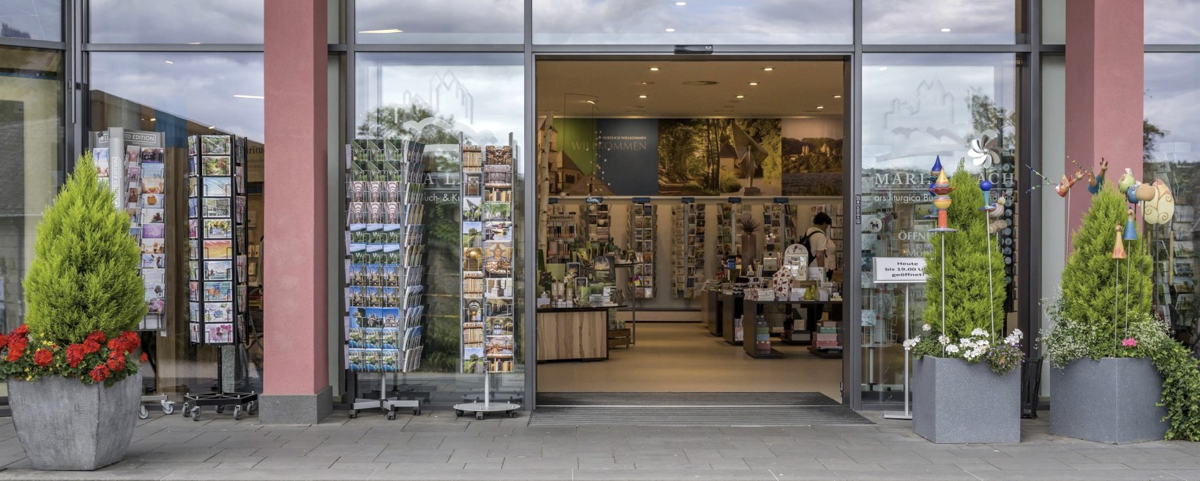 Ars Liturgica - Eingangsbereich, © Kappest/Vulkanregion Laacher See