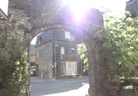 Burgtor Nickenich Rückansicht, © VG Pellenz/Manea