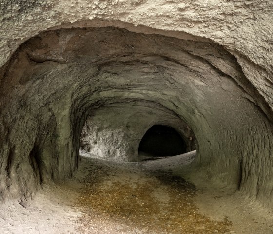 Trass caves on the Traumpfad cave and gorge trail, &copy; Eifel Tourismus GmbH, Dominik Ketz