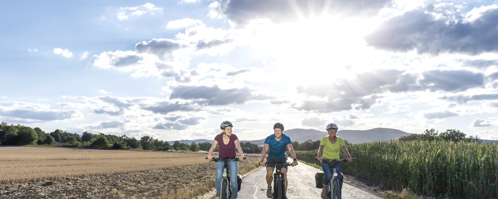 Fahrradfahrer unterwegs, © Vulkanregion Laacher See/Kappest