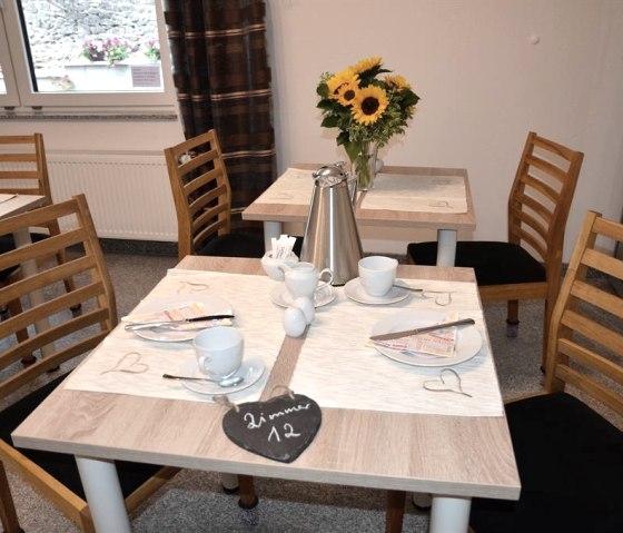 Fr&uuml;hst&uuml;ckstisch