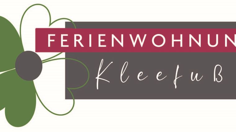 The logo of the vacation apartment Kleefuß features a green flower and a modern lettering. It conveys an inviting and friendly holiday feeling.