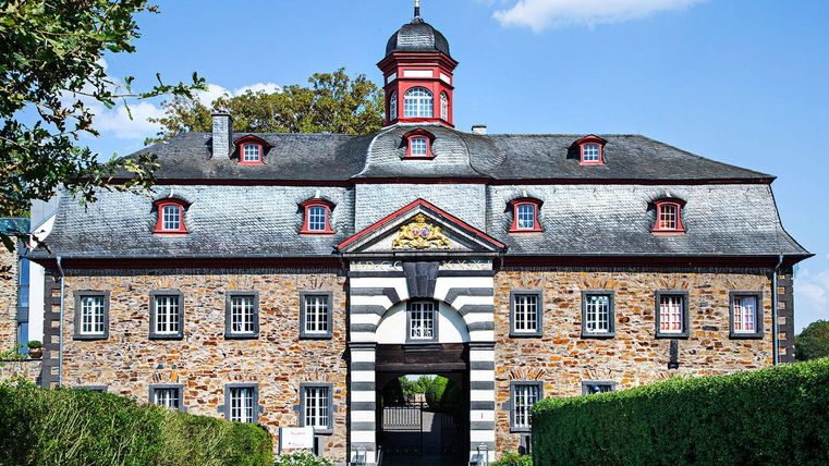 A historic building with a striking facade of stone and wood. The red dome and the pattern give it a special charm.