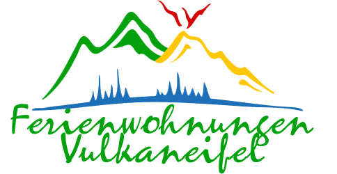 Ein stilisiertes Logo mit Bergen in verschiedenen Farben. Darunter steht "Ferienwohnungen Vulkaneifel".