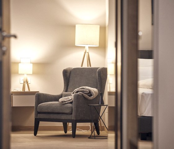 Hotelzimmer Einrichtung Details, &copy; Seehotel Maria Laach