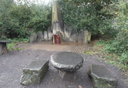 Burg-Quelle mit Rastplatz, &copy; VG Pellenz/Manea