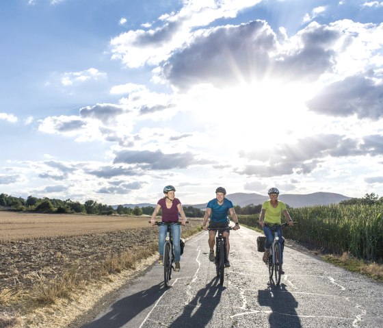 Cyclist on the road, © Vulkanregion Laacher See/Kappest