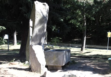 Seitenansicht vom Br&uuml;nnchen, &copy; VG Pellenz/Manea