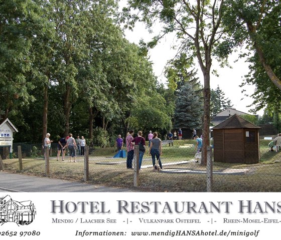 Belebter Minigolfplatz am Hotel HANSA Mendig, &copy; A. Rueber