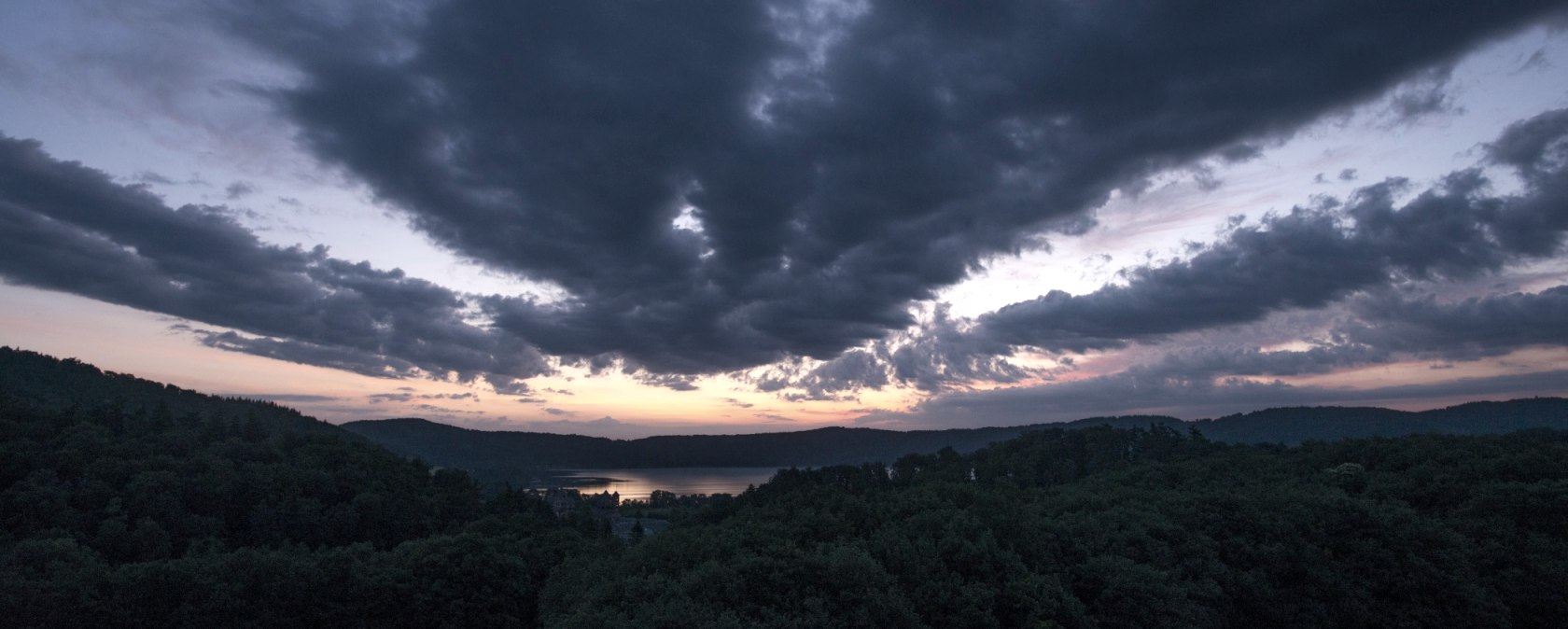 1. Station - Maria Laach in der D&auml;mmerung, &copy; Kappest/Vulkanregion Laacher See