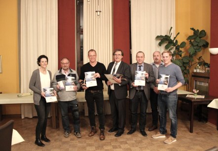 Verbandsversammlung Zweckverband Vulkanregion Laacher See 2020: v.l.n.r.: Heike Werf, Karl Gundert, Jörg Lempertz, Klaus Bell, Johannes Bell, Frank Neideck und Andreas Schmitt. Foto: Annika Chagas da Silva, © Vulkanregion Laacher See