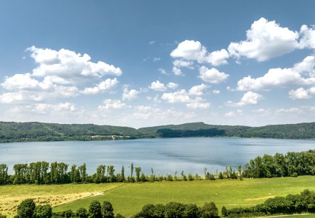 Blick auf den Laacher See bei traumhaftem Wetter, &copy; Eifel Tourismus GmbH, Dominik Ketz