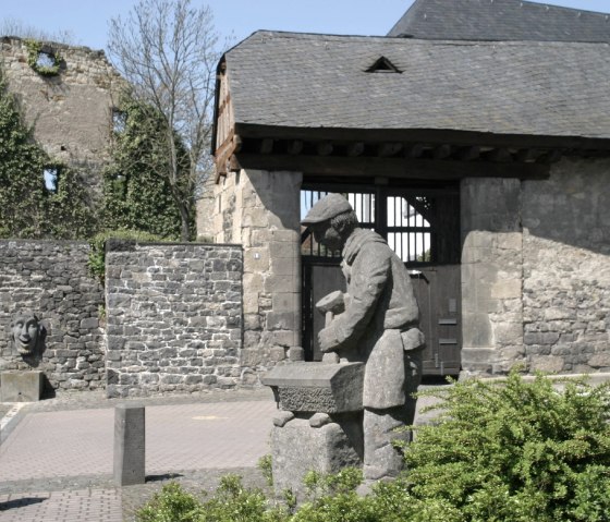 Steinhauerskulptur am Florinshof, &copy; VG Mendig/Neideck