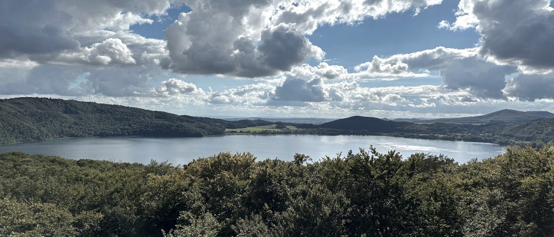 Vom Lydiaturm hat man einen wunderschönen Blick auf den Laacher See, © Stefan Pauly / VG Verwaltung Mendig 